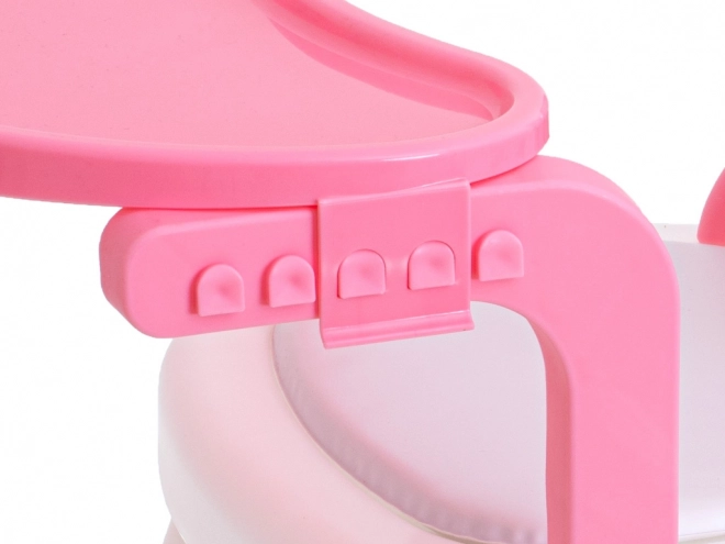 Kleiner rosa Hochstuhl und Tisch zum Füttern und Spielen