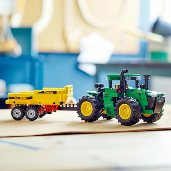 LEGO Technic John Deere 9620R 4WD Traktor