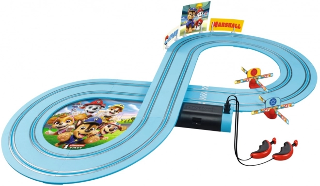 Rennstrecke mit Figuren von Paw Patrol
