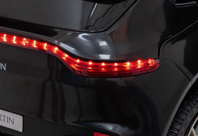 Aston Martin DBX Schwarz