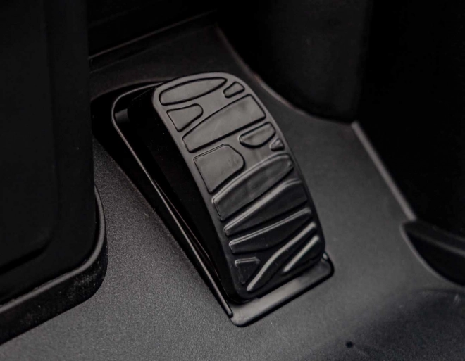 Maserati MC20 GT2 Fahrzeug schwarz