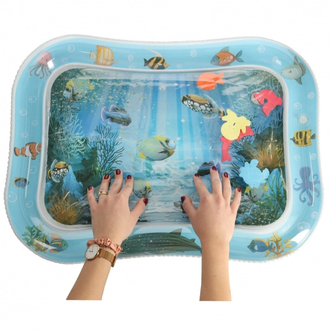 Sensorische Wasserspielmatte für Babys mit Fischen XXL 62x45 cm