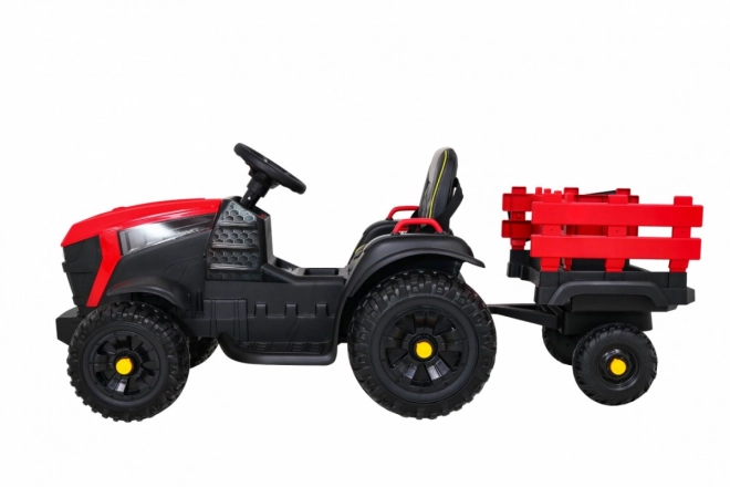 Titan-Traktor mit rotem Anhänger