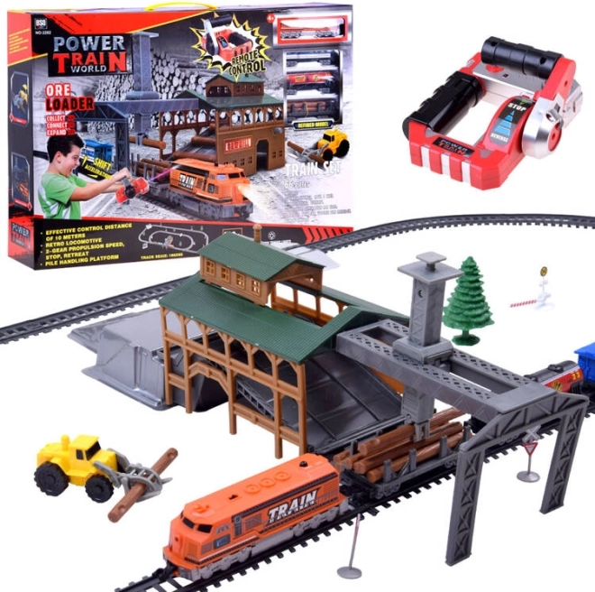 Güterzug mit Waggons und Bahnhof