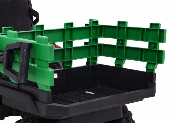 Titantraktor mit Anhänger grün