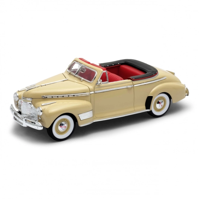 Chevrolet Special Deluxe Modellauto 1:24 Creme