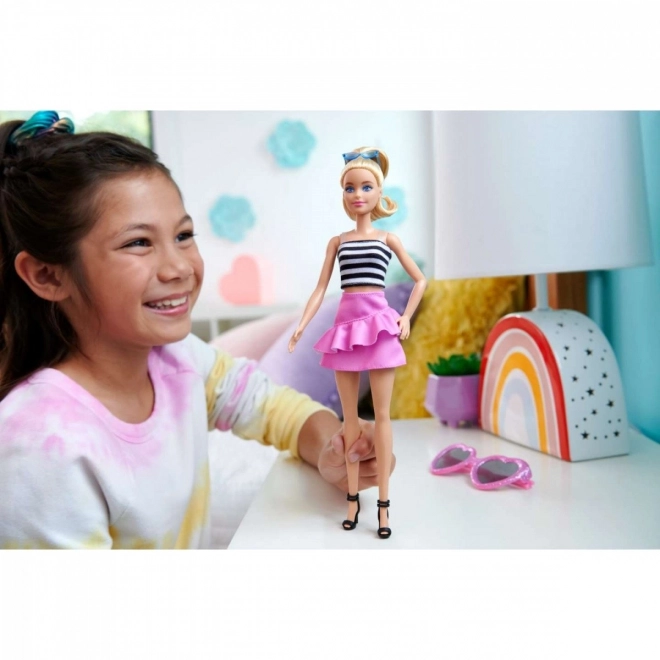 Barbie Modell - Rosa Rock und Gestreiftes Oberteil