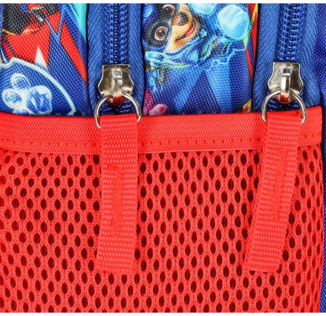 Seitliche Netztaschen und robuste Reißverschlüsse