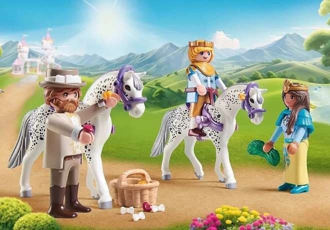 Zauberhafte Prinzessin mit Kutsche und Königspaar