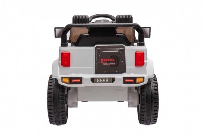 Weißer Offroad-Wagen Mountain