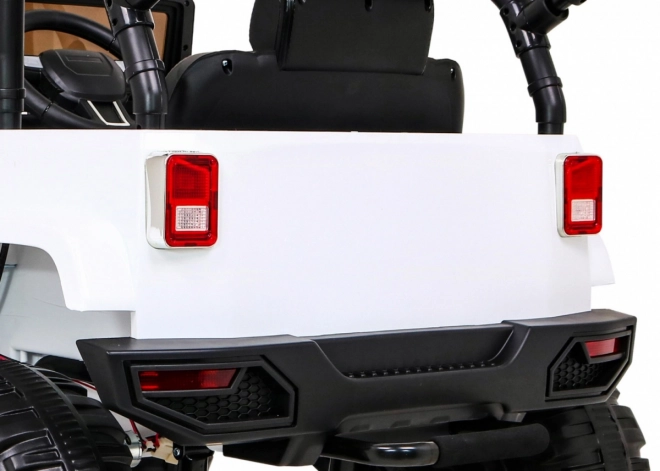 Weißer Kinder-Geländewagen auf Batterien + Fernsteuerung + Lichter und Geräusche
