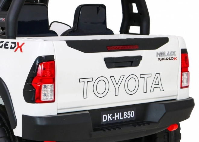Fahrzeug Toyota Hilux Weiß