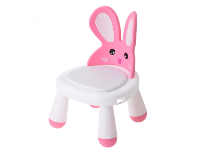 Kleiner rosa Hochstuhl und Tisch zum Füttern und Spielen