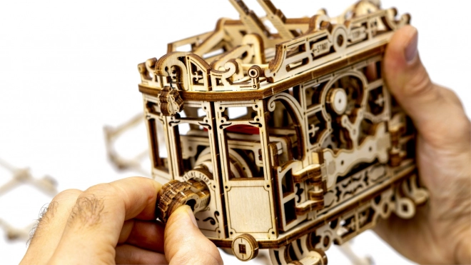 Holz Mechanisches 3D-Puzzle Stadtstraßenbahn mit Schienen