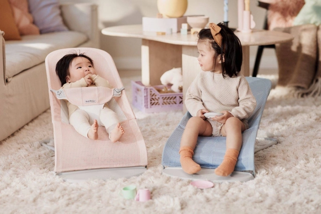 BABYBJÖRN - Wippe BALANCE SOFT MESH - Grau/Weiß – Rosa/Weiß