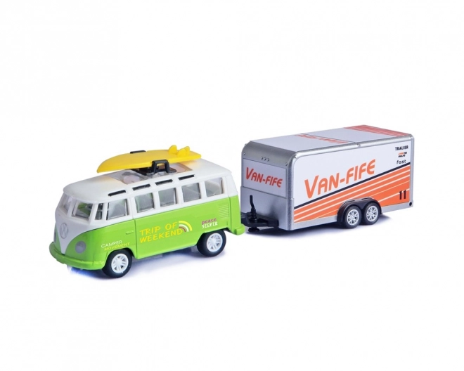 Minibus mit Anhänger