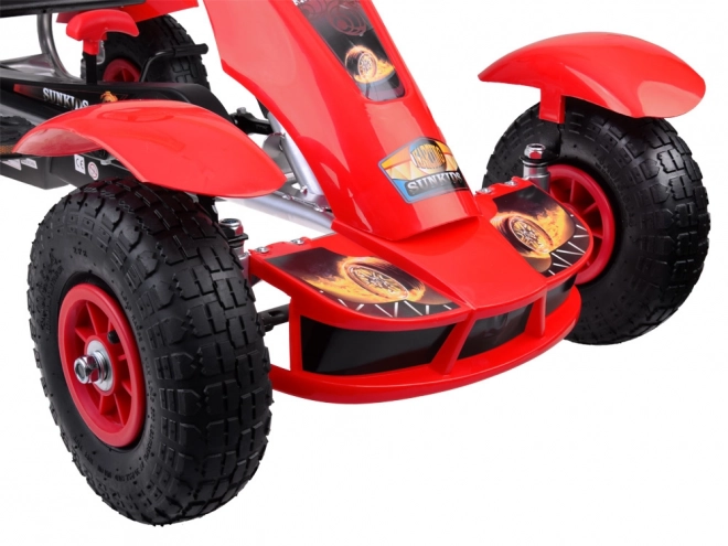 Sportlicher grüner Tretauto-Kart mit aufblasbaren Rädern