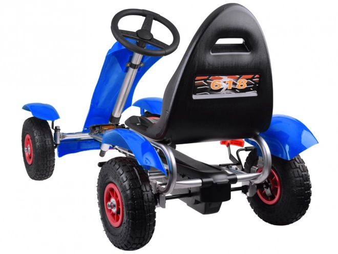 Grüner Sport-Gokart mit aufblasbaren Rädern