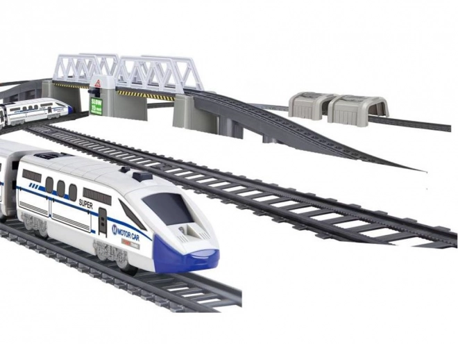 Elektrische Personenzug mit langen Schienen