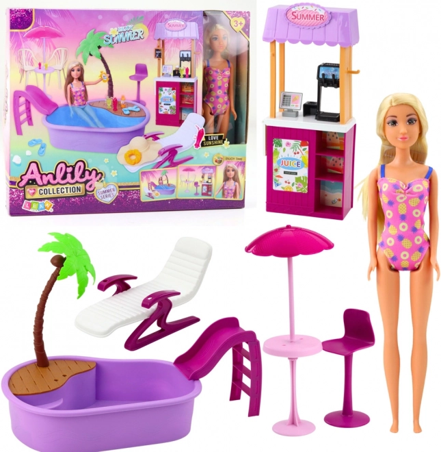 Puppe ANLILY am Strand mit Pool und Getränkestand