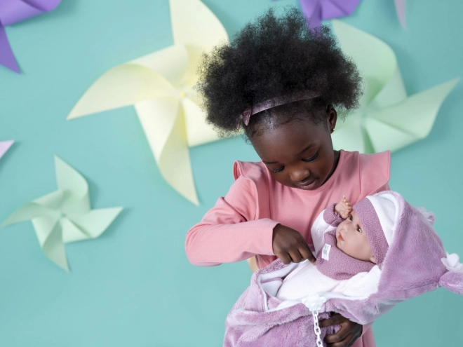 Realistische Baby-Puppe mit Geräuschen und weichem Stoffkörper