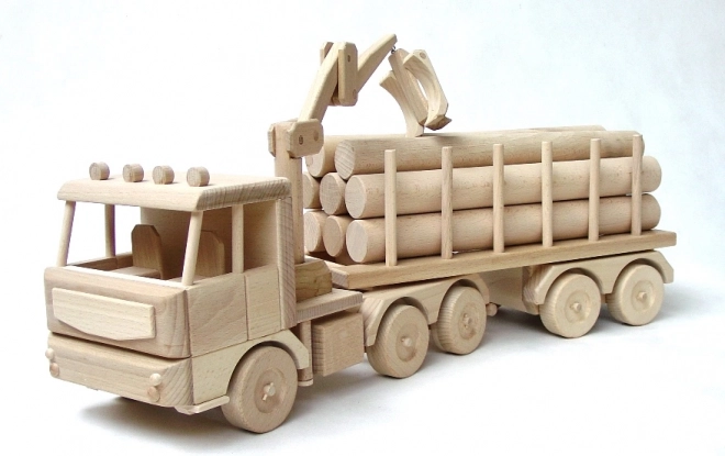 Großer Holz-LKW mit Stämmen