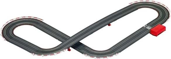 Actionreiche 4,3 m Strecke mit Sprungschanze und Brücke