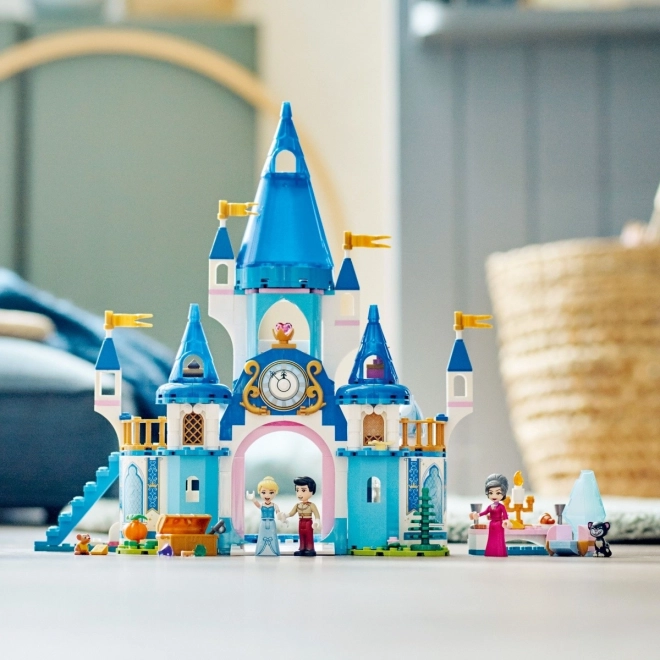 Cinderellas Schloss mit dem schönen Prinzen von LEGO Disney