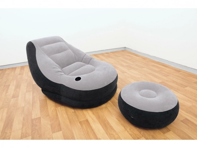 Aufblasbarer Sessel mit Hocker