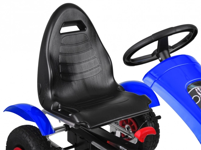 Grüner Sport-Gokart mit aufblasbaren Rädern