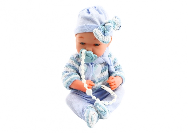 Babypuppe mit Streifenpullover, Mütze und Schal in Blau