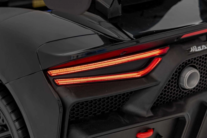 Maserati MC20 GT2 Fahrzeug schwarz