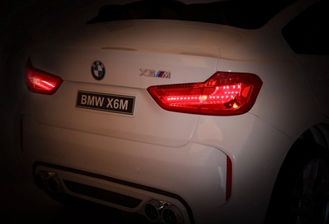 BMW X6M XXL pro 2 Kinder Weiß + Fernsteuerung + Eco-Leder + Sicherheitsgurte + langsamer Start + MP3 USB + LED