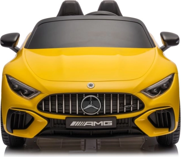 Lackiertes gelbes Finish, das heraussticht