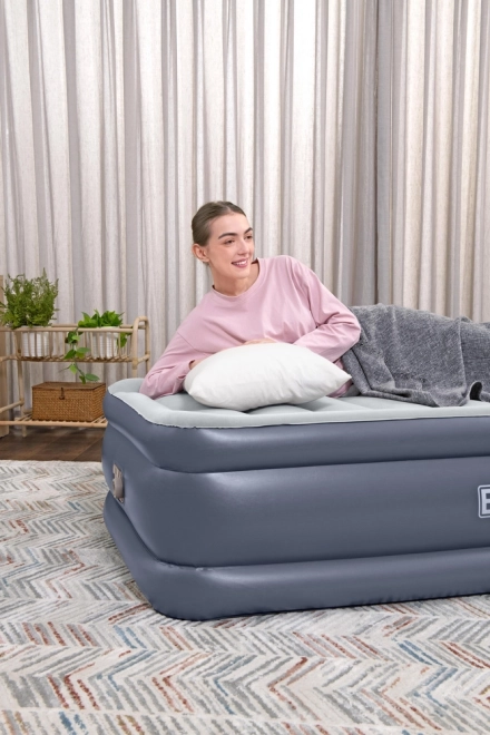 Aufblasbare Matratze mit Pumpe Bestway