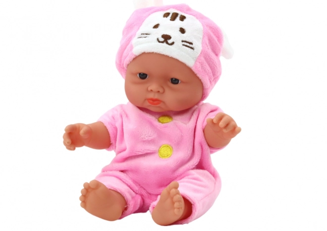 Kleine Babypuppe im Rosa Outfit mit Hasenmütze