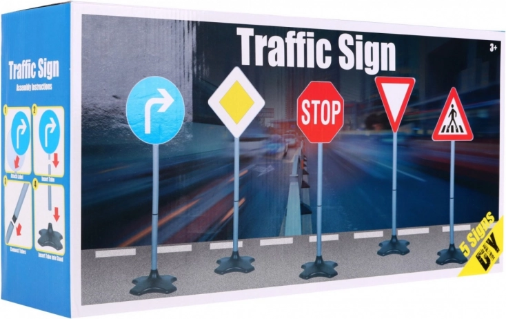 Realistische Schilder für echten Verkehrsunterricht