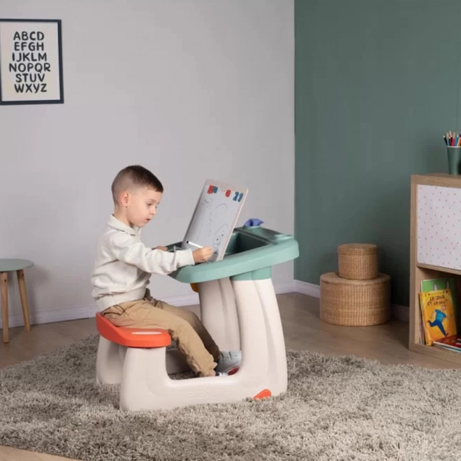 Kreativer Tisch mit zwei Flächen