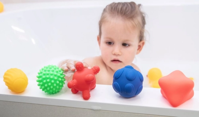 Spiel in der Badewanne und an Land