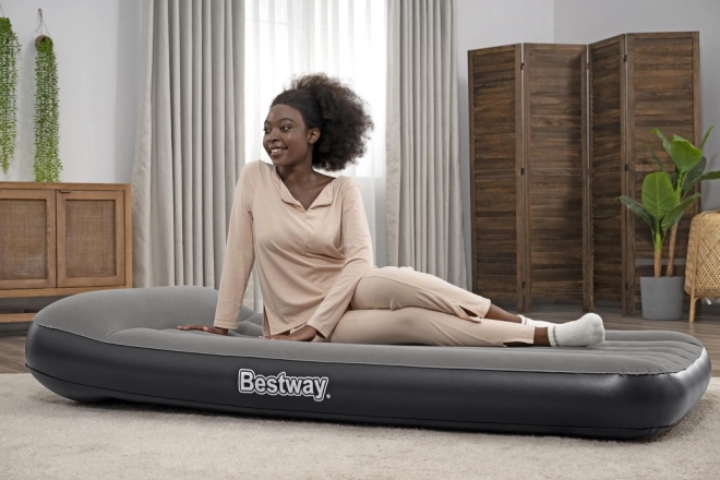 Aufblasbare Matratze Bestway Tritech mit USB-Pumpe