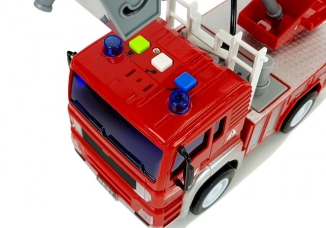 Roter Feuerwehrwagen mit Antrieb und Leiter 1:20 mit Sound