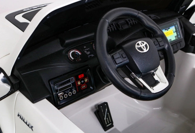 Fahrzeug Toyota Hilux Weiß