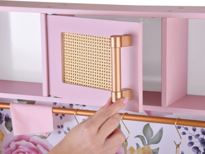 Metallgeschirr und clevere Stauraumlösungen