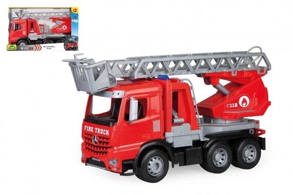 Mercedes Arocs Feuerwehrwagen mit Leiter