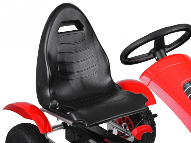 Sportlicher grüner Tretauto-Kart mit aufblasbaren Rädern