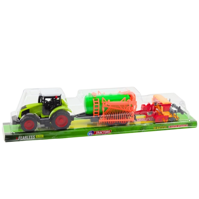 Traktor mit Zisterne und Heuwender