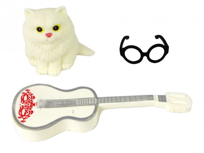 Kinderpuppe Emily mit Gitarre, Brille und Katze