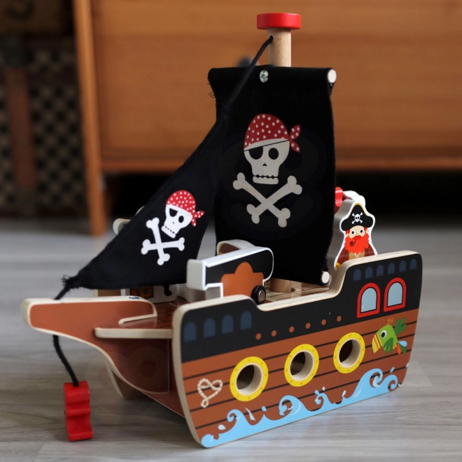Holzpiratenschiff mit Figuren von Tooky Toy
