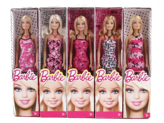 Barbie Puppe im Stylischen Kleid