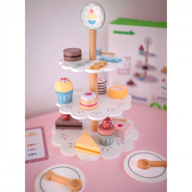 Holzständer mit Kuchen für Kinder